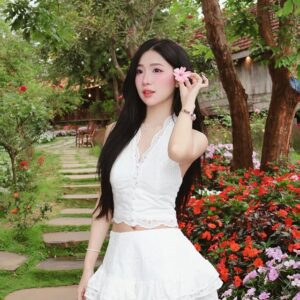 Ngọc Trinh - Xinh xắn dáng cao dam đãng hàng ngon
