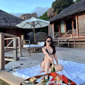 Thanh Tâm - Da trắng dáng đẹp eo thon nhiệt tình